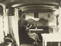 Stambena bijeda u Zagrebu 1924. godine. Vagonski stan. (Zbirka Vladimira Ćepulića, HMMF-2604)